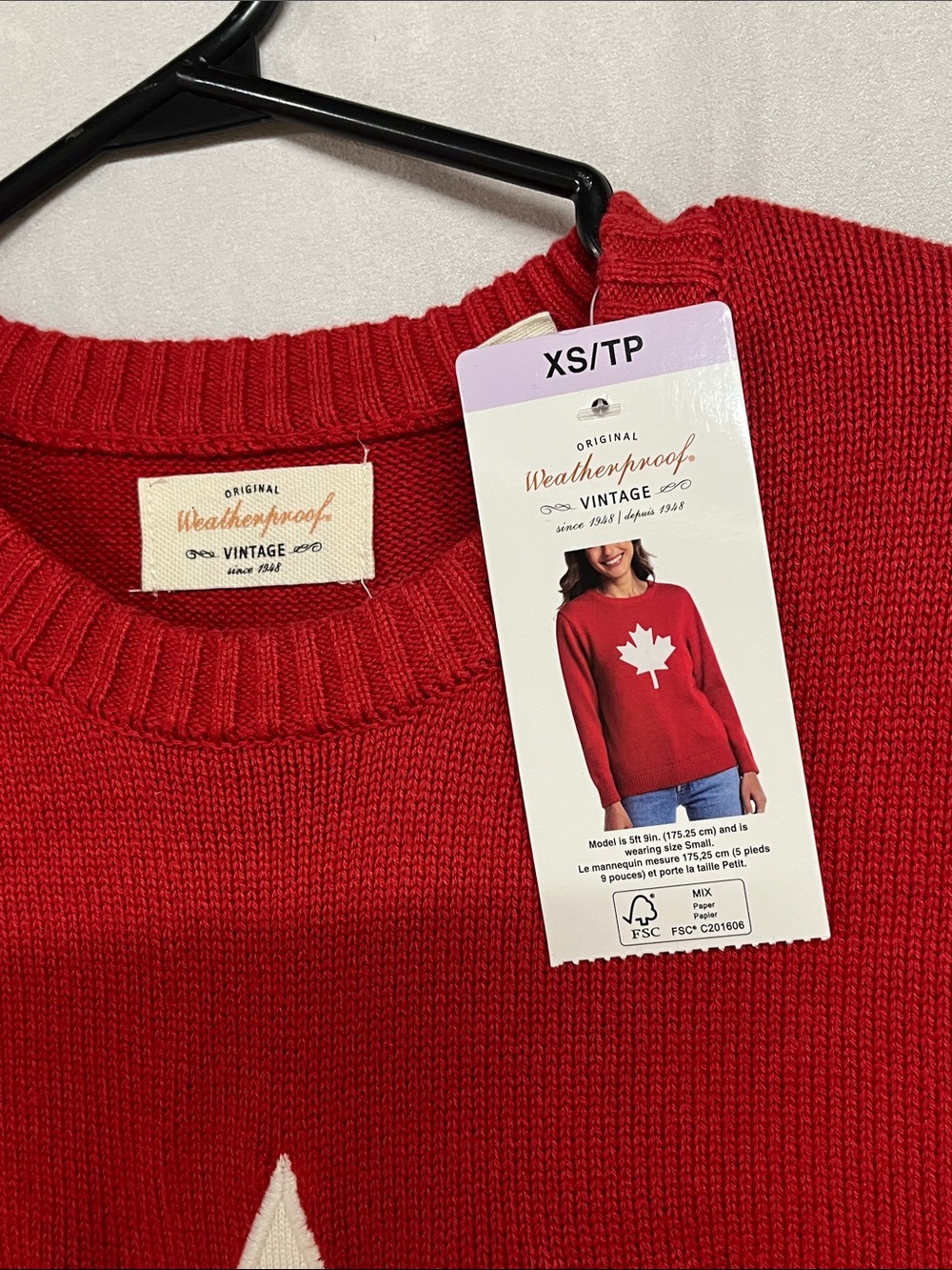 Red Crewneck Sweater with Cream Maple Leaf NWT 🍁 Cotton - Picture 3 of 4